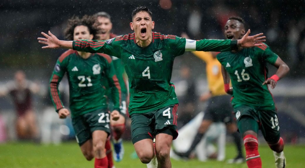 Mexico comes from behind late to qualify for 2024 Copa America.jpg